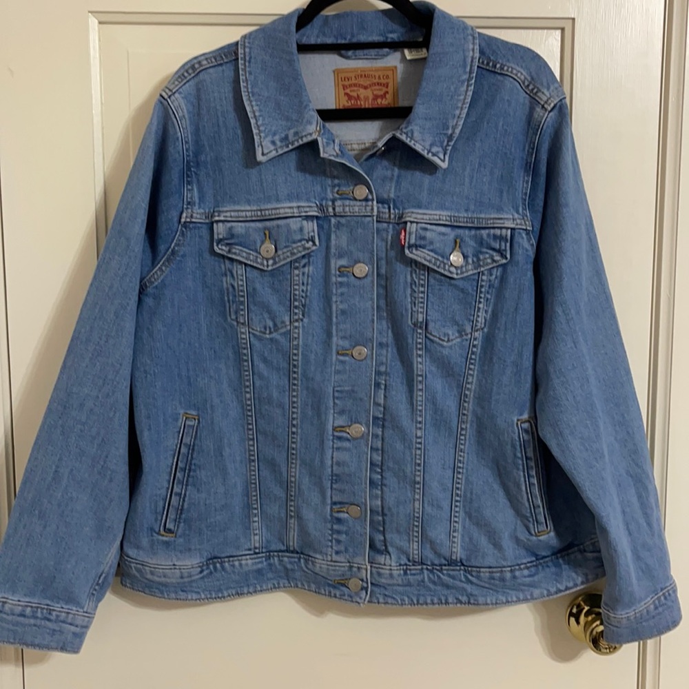Levi’s plus size denim jacket